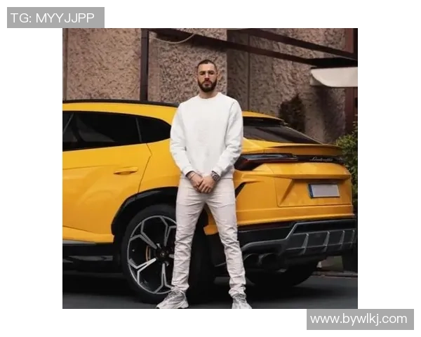 日本足球明星时尚穿搭解析展现个性与运动魅力