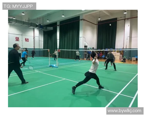 杨芳独家分享羽毛球技巧与心得助你提升球技的秘诀与经验